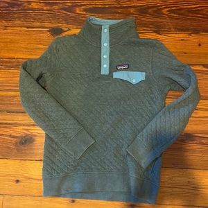 Green Patagonia pull over
